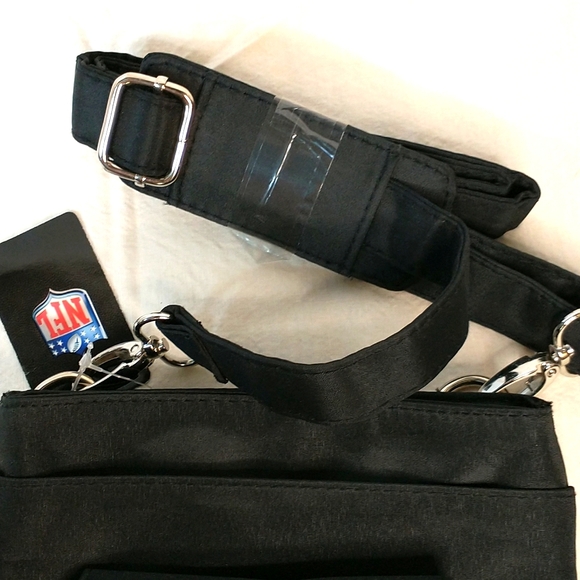 NWT Pittsburgh Steelers crossbody. 3 outside pockets adjustable comfort strap. - Picture 5 of 5